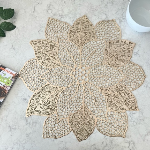 Floral Cut-Out Metallic Gold Vinyl 18" Placemat/Charger Set of 4 - Picture 1 of 6